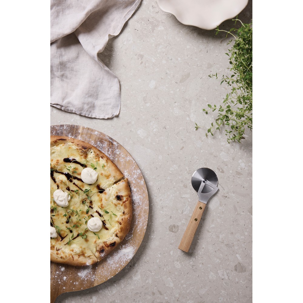 Nóż do pizzy VINGA Paso - skandynawski design z drewnem FSC - zdjęcie 4