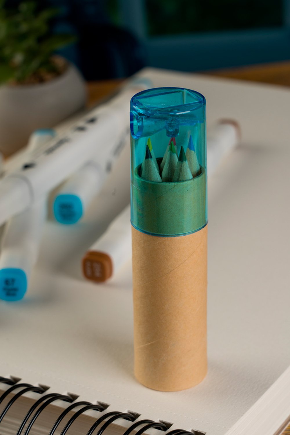 Kredki drewniane 6 kolorów BECKY z temperówką w eko pudełku - Kredki, kredy, zakreślacze z nadrukiem logo | VEBI - zdjęcie 5