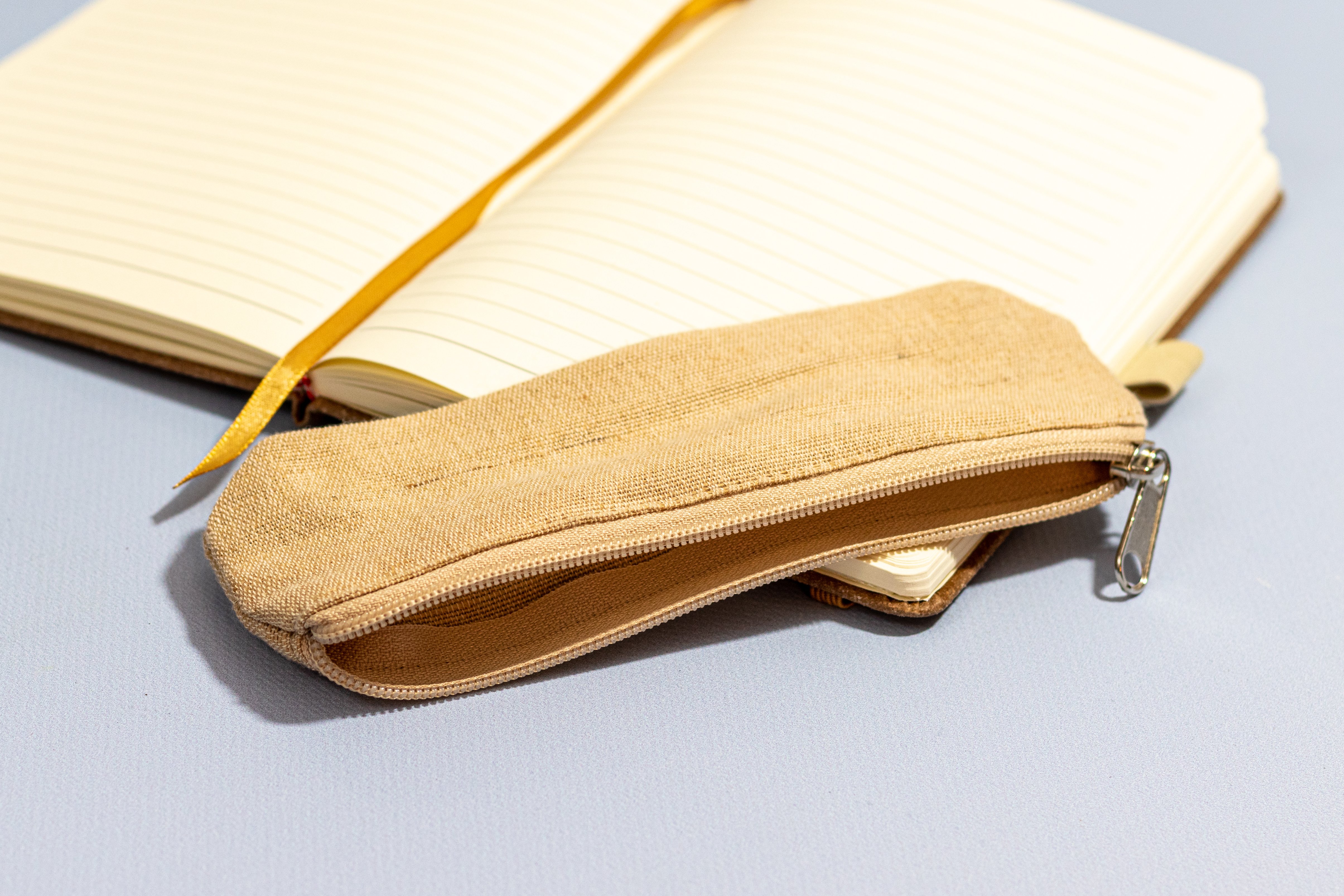 Jutowy piórnik MUNICH na przybory biurowe z zamkiem - zdjęcie 4