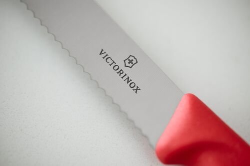 Nóż kuchenny Victorinox SwissClassic z ząbkowanym ostrzem - Noże i scyzoryki z nadrukiem logo | VEBI - zdjęcie 7
